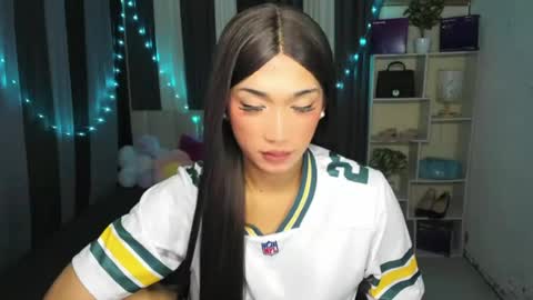 pixiedoll_ online show from July 20, 10:39 am