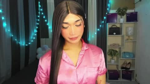 pixiedoll_ online show from July 22, 5:54 am