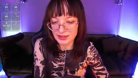 pixiepeachh online show from November 14, 7:51 am