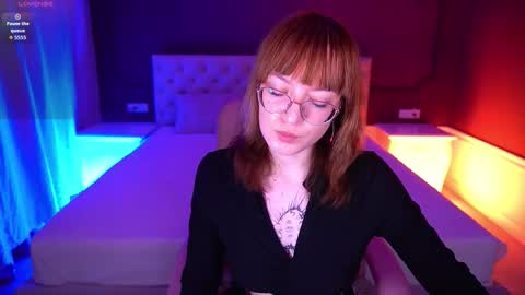 pixiepeachh online show from November 28, 2:31 pm