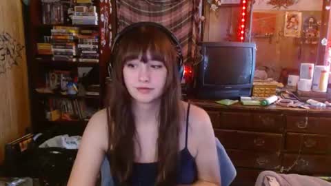 Snapshot of pixinun chatting on December 1, 7:30 pm Izzy online show from December 1, 7:30 pm