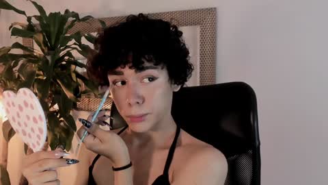 Snapshot of pixy_20 chatting on January 20, 2:43 am cris online show from January 20, 2:43 am