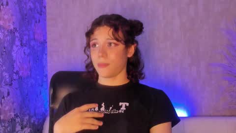 Snapshot of pixy_20 chatting on October 29, 3:42 am cris online show from October 29, 3:42 am