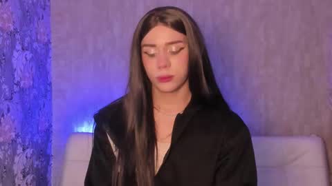 Snapshot of pixy_20 chatting on December 5, 8:45 am cris online show from December 5, 8:45 am