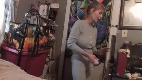 pizzedwife online show from April 28, 9:09 pm