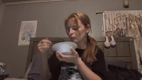 pizzedwife online show from May 13, 2:42 am