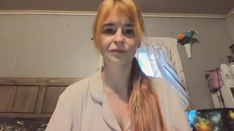 Snapshot of pizzedwife chatting on June 16, 11:35 am pizzedwife online show from June 16, 11:35 am