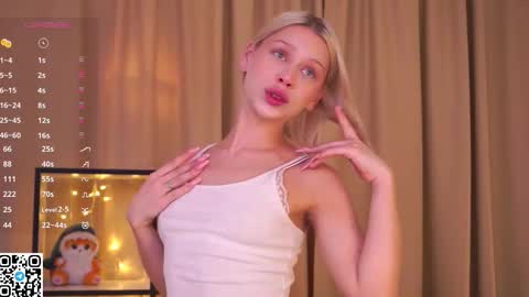 Snapshot of platinum_babe chatting on October 8, 2:04 pm Ennie online show from October 8, 2:04 pm