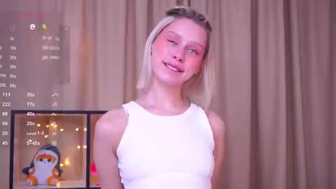 Snapshot of platinum_babe chatting on October 19, 12:06 pm Ennie online show from October 19, 12:06 pm