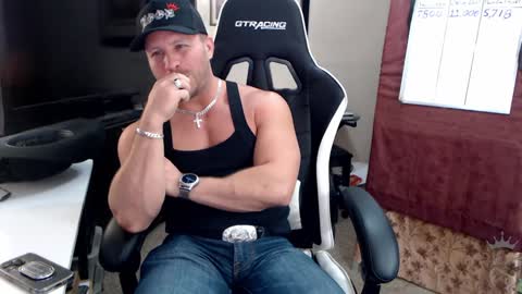 Snapshot of player2pawns chatting on December 19, 9:40 am Player online show from December 19, 9:40 am