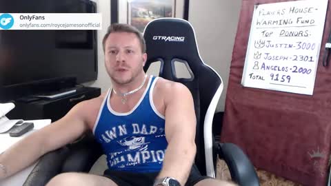 Snapshot of player2pawns chatting on February 23, 9:00 am Player online show from February 23, 9:00 am