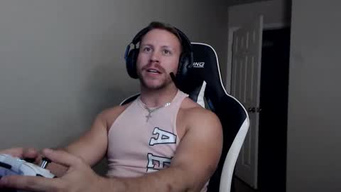 Snapshot of player2pawns chatting on October 18, 11:27 pm Player online show from October 18, 11:27 pm