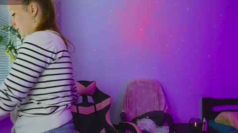 Snapshot of playful_mary chatting on May 29, 10:35 am Masha online show from May 29, 10:35 am