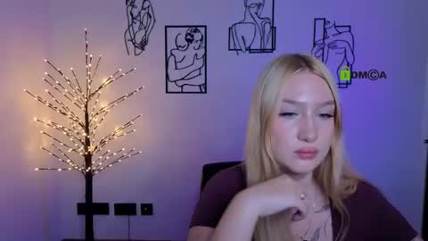 Sophie online show from August 5, 7:17 pm