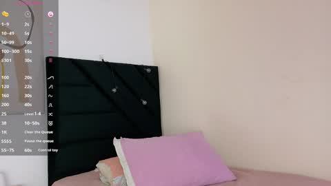 Snapshot of playfuljust_18 chatting on June 6, 12:43 pm SAMARA online show from June 6, 12:43 pm