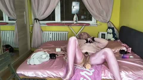 playfulmia95 online show from July 21, 11:40 pm