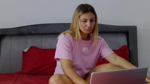 PlayfulNicole online show from May 15, 5:36 am