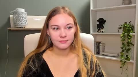 Snapshot of playgirl_valeria chatting on December 21, 7:35 am Valeria online show from December 21, 7:35 am