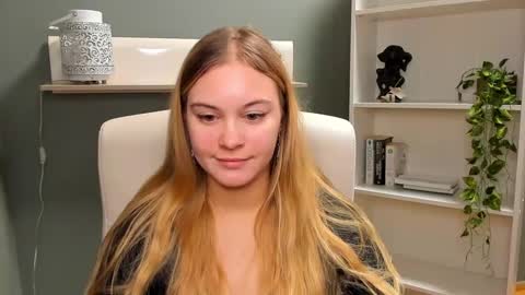 Snapshot of playgirl_valeria chatting on December 21, 11:11 am Valeria online show from December 21, 11:11 am