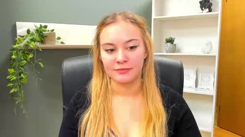 Snapshot of playgirl_valeria chatting on January 19, 5:49 pm Valeria online show from January 19, 5:49 pm
