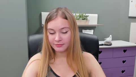 Snapshot of playgirl_valeria chatting on February 9, 11:25 am Valeria online show from February 9, 11:25 am