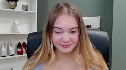 Snapshot of playgirl_valeria chatting on September 28, 6:41 am Valeria online show from September 28, 6:41 am