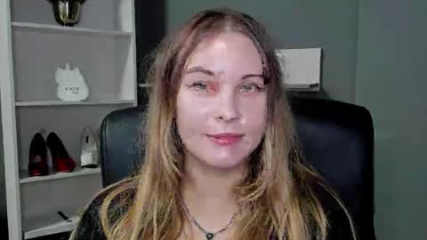 Snapshot of playgirl_valeria chatting on November 10, 10:09 pm Valeria online show from November 10, 10:09 pm