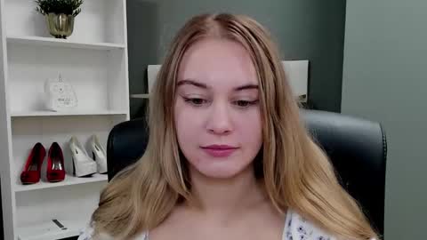 Snapshot of playgirl_valeria chatting on November 23, 9:47 pm Valeria online show from November 23, 9:47 pm