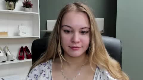 Snapshot of playgirl_valeria chatting on December 14, 7:47 am Valeria online show from December 14, 7:47 am