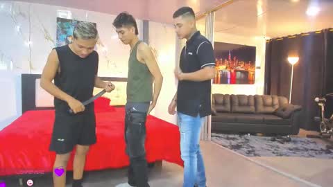   online show from March 8, 11:19 pm