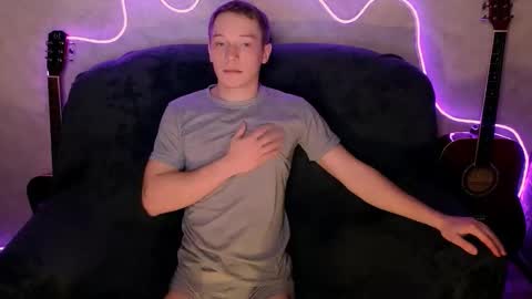 Snapshot of playoliver chatting on December 19, 9:38 am Oliver online show from December 19, 9:38 am