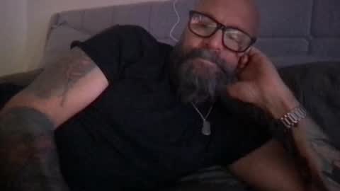 Snapshot of pleasesitonmycock chatting on December 15, 8:40 am PleaseSitOnMyCock online show from December 15, 8:40 am