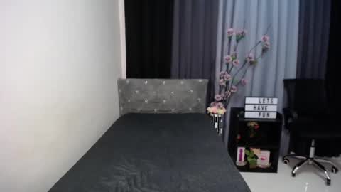 Snapshot of pleasure4salets chatting on February 19, 10:45 am LAUREEN online show from February 19, 10:45 am