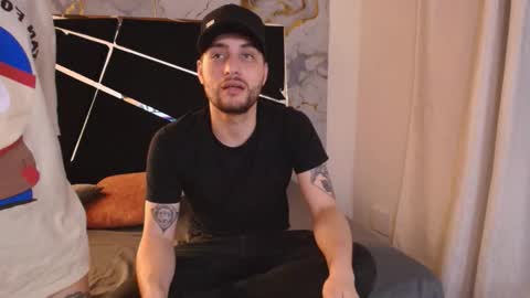 JUAN AND JULI online show from October 24, 10:17 pm