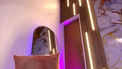 Snapshot of pleasure_vibes023 chatting on December 4, 1:59 am JUAN AND JULI online show from December 4, 1:59 am