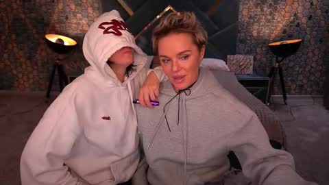 Snapshot of pleasurewecouple chatting on November 29, 7:11 am Ira brunette and Vika blonde online show from November 29, 7:11 am