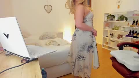 Snapshot of pleasurewitch chatting on February 6, 7:40 pm PleasureWitch online show from February 6, 7:40 pm