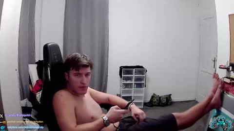 plkrisztian online show from November 18, 4:33 pm