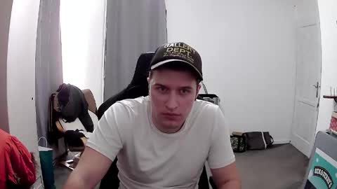 plkrisztian online show from April 16, 8:42 pm