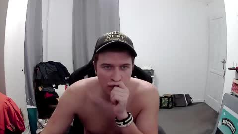 plkrisztian online show from May 4, 10:28 pm