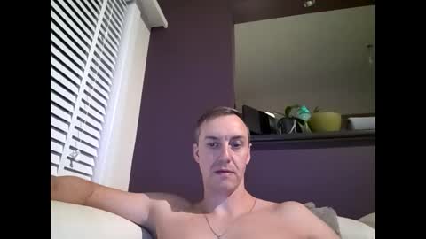 Snapshot of ploki2000 chatting on December 7, 9:33 pm Kevin online show from December 7, 9:33 pm