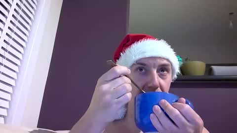 Snapshot of ploki2000 chatting on December 25, 4:54 pm Kevin online show from December 25, 4:54 pm