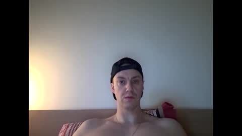 Snapshot of ploki2000 chatting on February 2, 8:24 am Kevin online show from February 2, 8:24 am