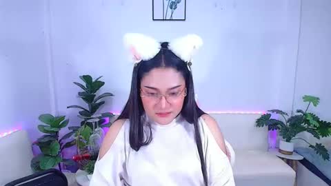 Snapshot of ploysaithailand chatting on November 8, 9:42 am Ploysai online show from November 8, 9:42 am