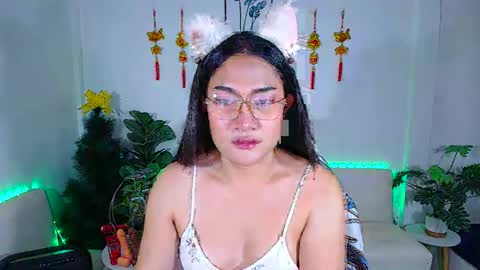 Snapshot of ploysaithailand chatting on May 6, 6:52 am Ploysai online show from May 6, 6:52 am