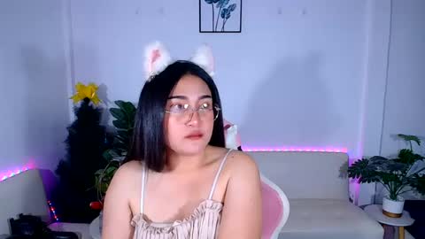 Snapshot of ploysaithailand chatting on June 13, 8:01 am Ploysai online show from June 13, 8:01 am