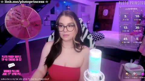 Snapshot of plutoprincess69 chatting on May 6, 4:30 am Pluto Princess online show from May 6, 4:30 am