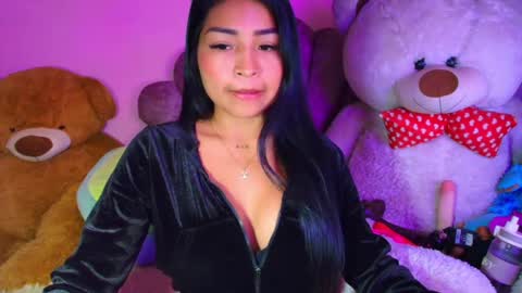 Nicole online show from June 5, 2:23 pm