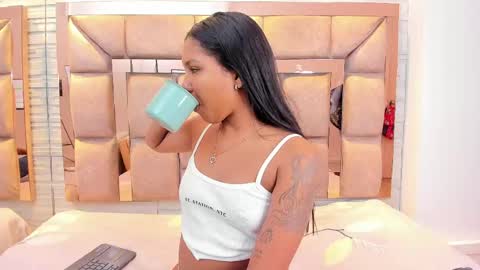 Snapshot of pocahontas_pow chatting on May 13, 12:02 pm Pocahontas online show from May 13, 12:02 pm