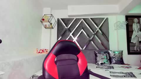 I dream of having many followers online show from December 18, 3:11 pm